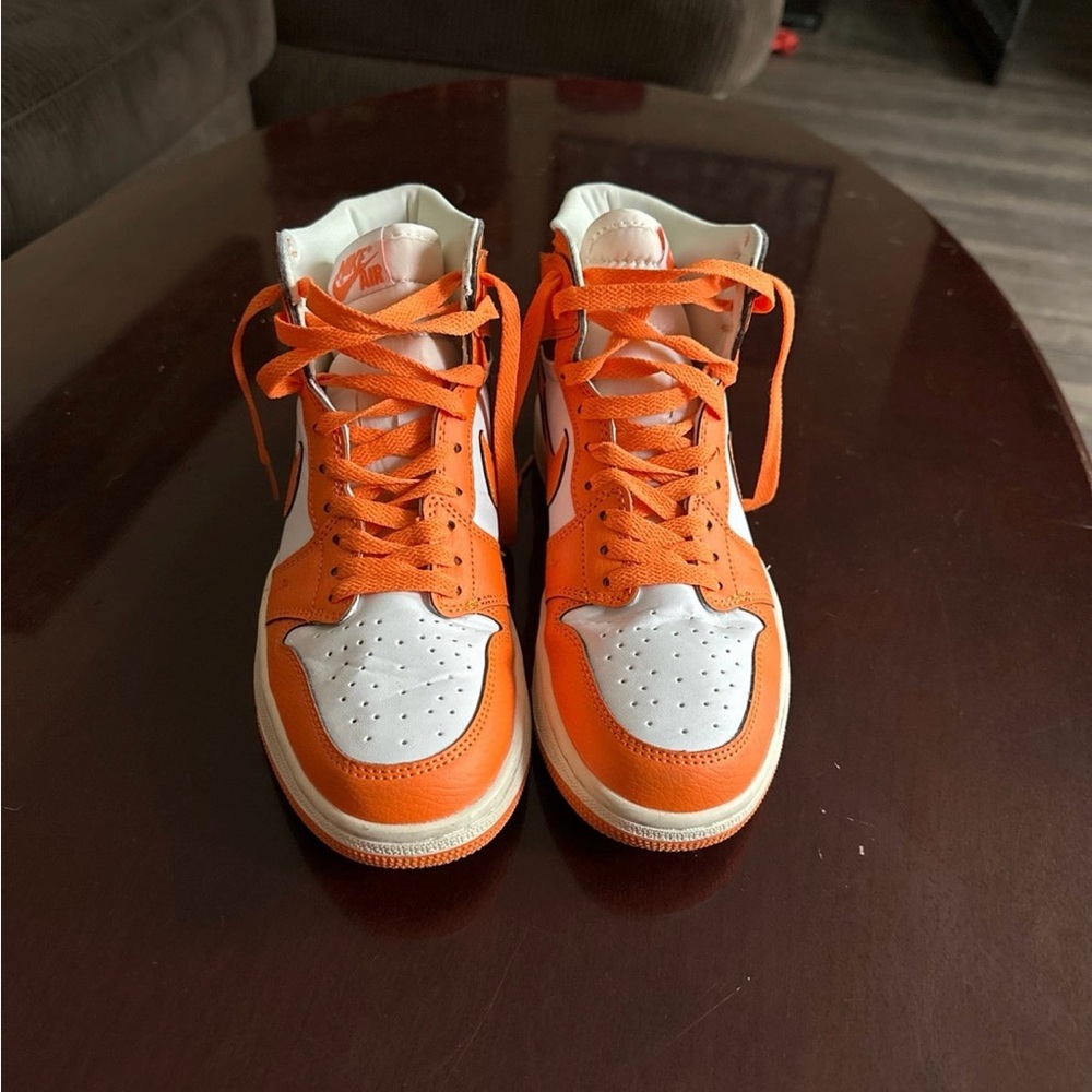 Air Jordan 1 Retro high OG Starfish women’s size 7